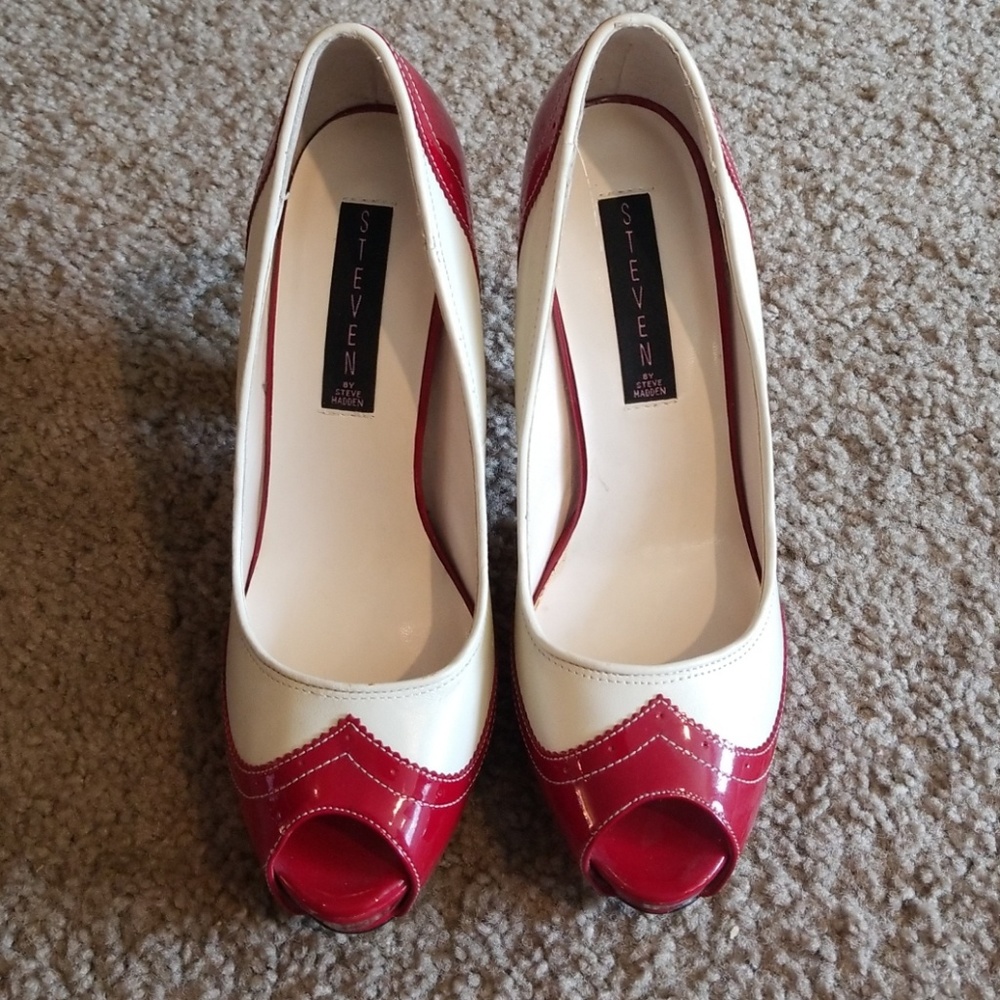 Steve Madden Nlight spectator heels.